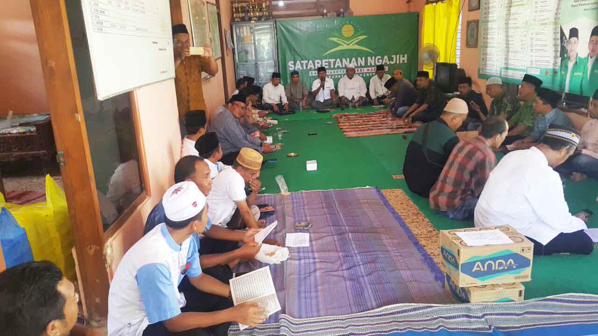JarNuscom's tweet photo. Relawan GUSTI Sumenep Gelar “Sataretanan Ngajih” untuk Kemenangan Gus Ipul-Mbak Puti https://t.co/ZkV7W00HmS https://t.co/vOPXXMgbVa