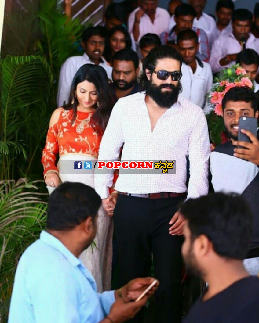 PopcornKannada's tweet photo. Rocking Couple of #Sandalwood #Yash &amp; #RadhikaPandit 💑 

@NimmaYash @RadhikaPandit7 @YashFC @NimmaRPFC 

Follow👉 @PopcornKannada https://t.co/N8dVl9oiL7