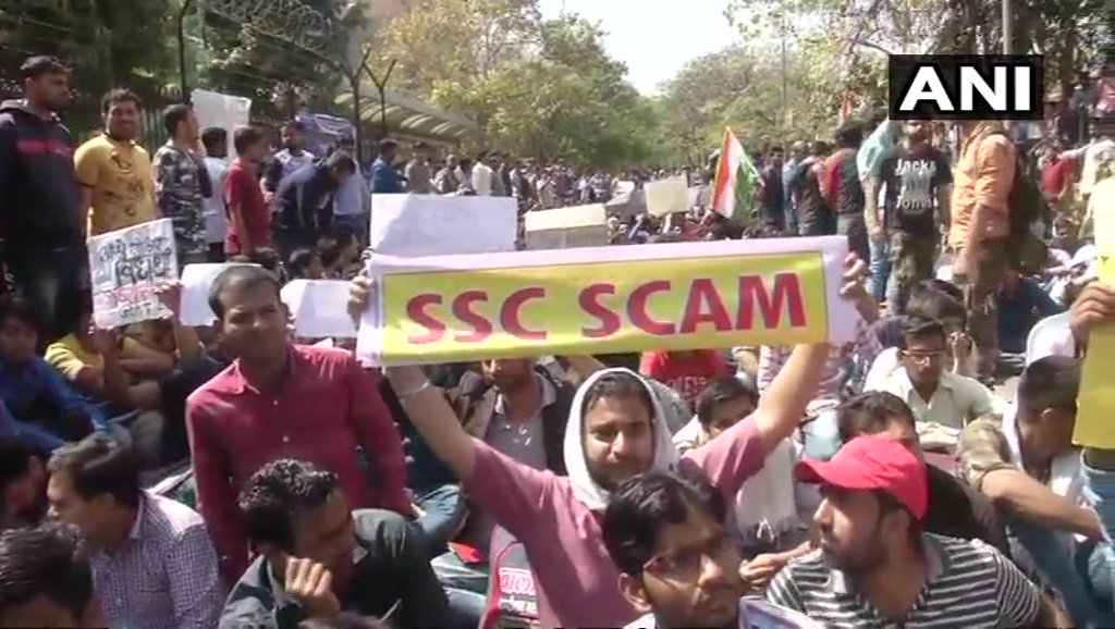 ANI's tweet photo. Delhi: Candidates protest over alleged #SSCExamsScam in Delhi https://t.co/aQgiSZdjc7