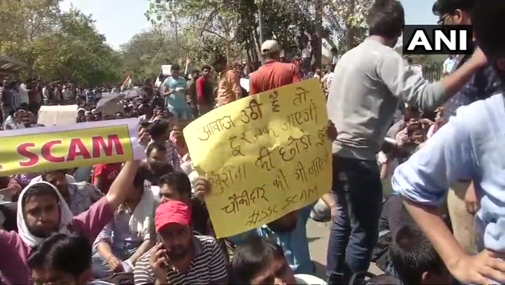 ANI's tweet photo. Delhi: Candidates protest over alleged #SSCExamsScam in Delhi https://t.co/aQgiSZdjc7