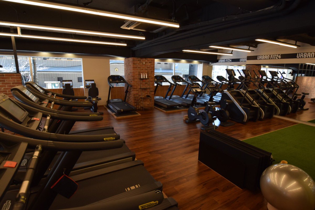 公式 Urban Fit24 アーバンフィット24難波店 本日グランドオープン 有酸素マシン 19台 アメリカで人気沸騰のクライム 無限階段 も導入しています 筋トレマシンは台 フリーウェイトコーナーではスミスマシン パワーラック計5台 ベンチラック1台