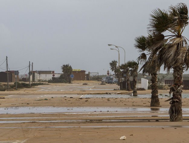 diariocadiz's tweet image. Así ha quedado la playa de #Camposoto tras el paso de 'Emma'. Impresionantes las imágenes de Román Ríos #SanFernando #Cádiz ddcadiz.info/7zemg4