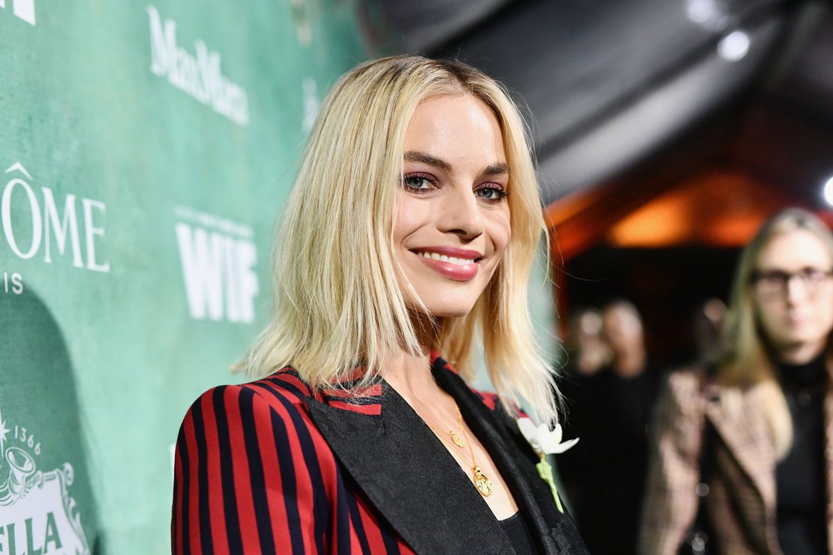 margotrobbiebth's tweet photo. (02/03/18) #MargotRobbie เข้าร่วมงาน 11th Annual Women In Film Pre-Oscar Cocktail Party ในเบเวอร์รี่ฮิลล์ค่ะ https://t.co/FudFVQ4fgg