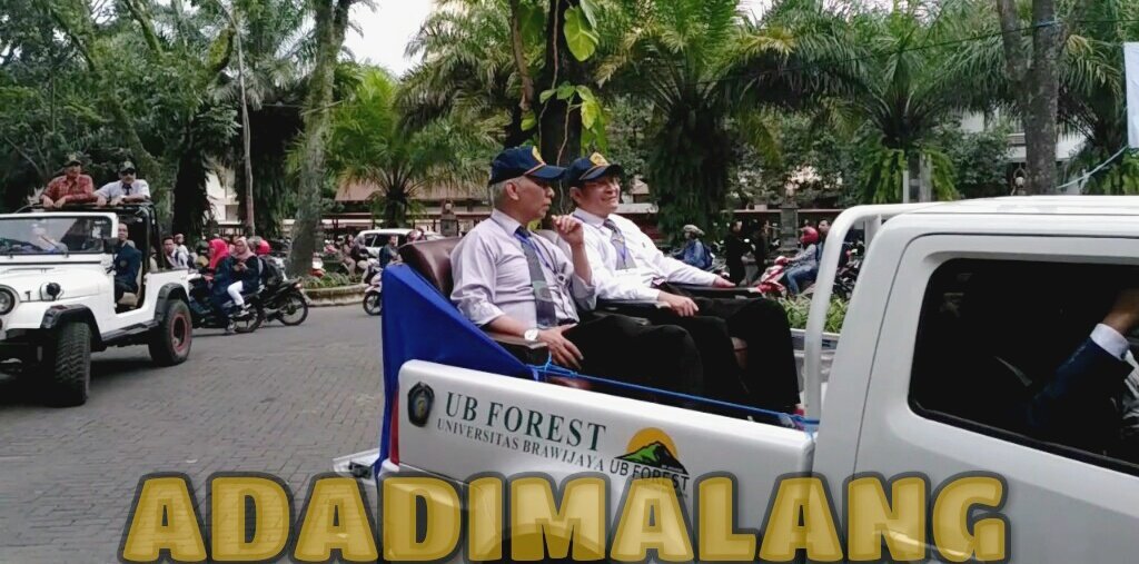 adadimalang's tweet photo. Usai Dialog Terbuka, 4 Bacalon Rektor UB Diarak Mobil PMK Keliling Kampus UB

Selengkapnya di : https://t.co/TZTUcpjXyS

#UniversitasBrawijaya #UB #MahasiswaUB #PilrekUB #Pilrek #Kampus #KampusBrawijaya #Election #Democration #Demokrasi #Pemilihan #AgusYuwono #AdaDiMalang https://t.co/iScPVqVcmQ