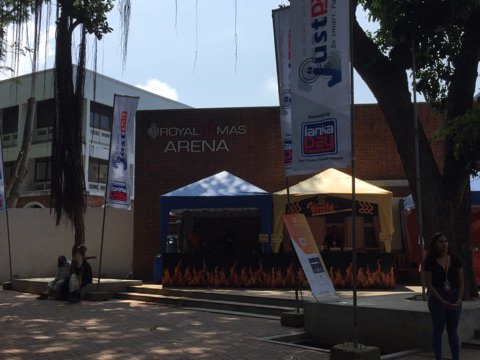 _LankaPay_'s tweet photo. Sri Lanka's first cashless sale concluded yesterday at Royal MAS arena. Partnering with Upay and Cargills Bank. #gocashless #lankapay #justpay #upay #cargillsbank #saynotocash #electronicpayments https://t.co/pcsxcvEQbO