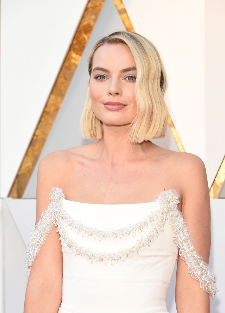 margotrobbiebth's tweet photo. (04/03/18) #MargotRobbie เข้าร่วมงานประกาศรางวัล #Oscars #Oscar2018 ในลอสแองเจลิสค่ะ https://t.co/llKH2Wkgim