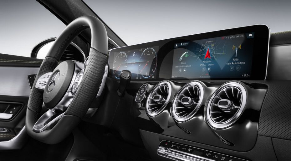 nfoerster's tweet photo. @MercedesBenz zeigt mit #MBUX die Entwicklung der digitalen User Experience im Infotainment https://t.co/SZAVYCe7MO https://t.co/6ubYjFeZtW
