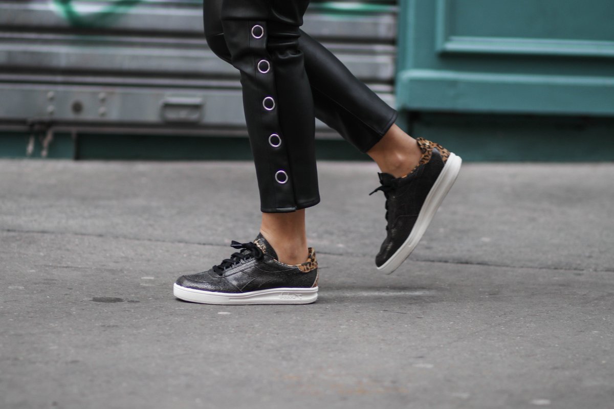 NOUVEAU LOOK //
parisgrenoble.com/2018/03/laulhe…
<a href="/laulhere_beret/">Laulhère</a> <a href="/hmfrance/">H&M France</a> @Diadoraofficial <a href="/YSL/">SAINT LAURENT</a> 
Belle journée ❤️❤️❤️❤️