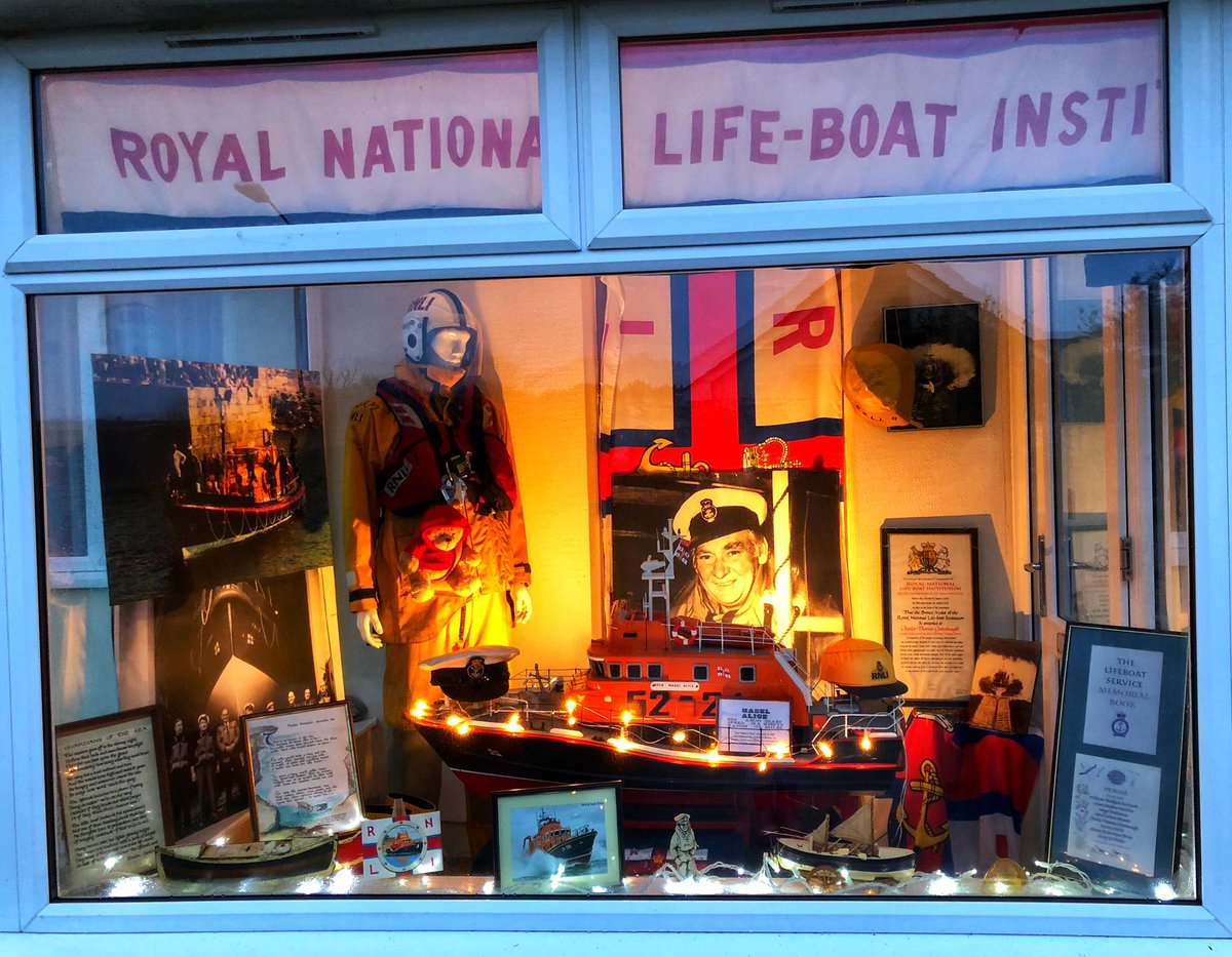 It was a real pleasure to share our @penleelifeboat @RNLI history at the Paul Village @windowwander event #ServiceNotSelf #SacrificeRemembered #GreaterLoveHathNoMan @PenleeCluster @heritagelottery READ facebook.com/penlee.lifeboa…