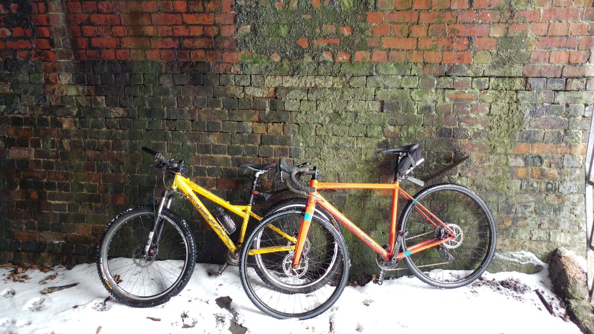 The #bigthaw has started and the #bvw at #kelmarsh put on an ice show for us yesterday during a slushy & snowy ride from #marketharborough @hfmnews @HarbMail @CycleNorthants