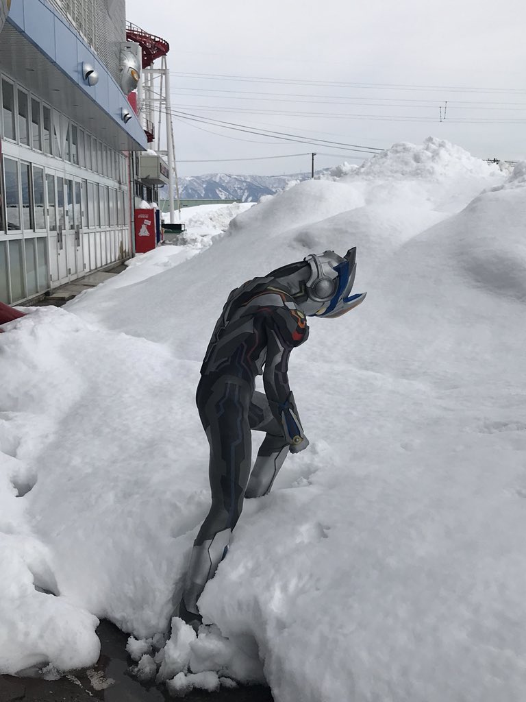 wy_koe's tweet photo. 雪山に登ってる https://t.co/5vh3zqVpCJ