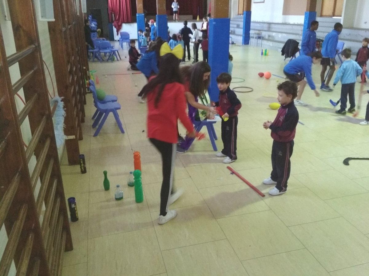 efsafa's tweet photo. Los alumnos de 1 ESO B han montado una feria de puntería para los alumnos de infantil https://t.co/yi0Nkmvqfc