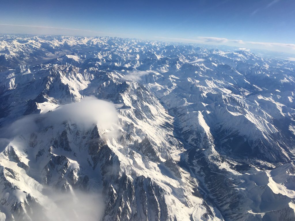 LesR61's tweet photo. Alps looked stunning yesterday - Bardonecchia bound - @fiorebardo @Bardonecchiaski https://t.co/pE1jYHpq0W