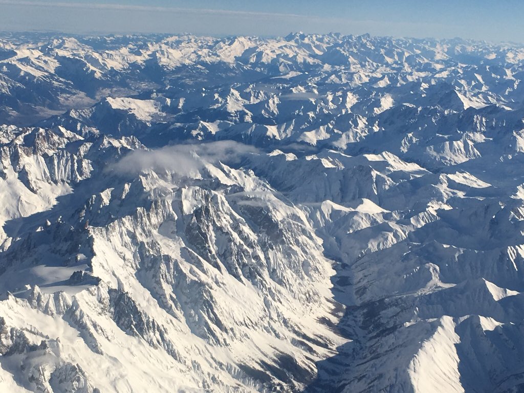 LesR61's tweet photo. Alps looked stunning yesterday - Bardonecchia bound - @fiorebardo @Bardonecchiaski https://t.co/pE1jYHpq0W