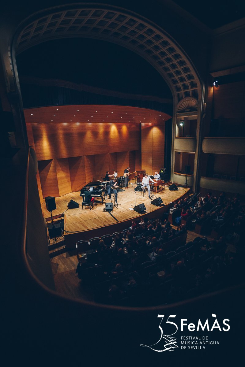 Carlos Mena &amp; The Disfonik Orquestra interpretaron 'Under the shadow' en el #EspacioTurina. Aquí, algunos momentos congelados por <a href="/LePetitPatte/">Javier Sierra</a>