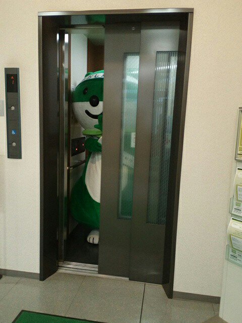 おさむかな サルバドール もちりんぱる おさむかな おさむじゃないよ おさむだよ マツモトヨシキ على تويتر ミドすけ氏 エレベーターに乗って家に帰るミドすけ氏 三井住友銀行 三井住友銀行学芸大学駅前支店 東京都目黒区