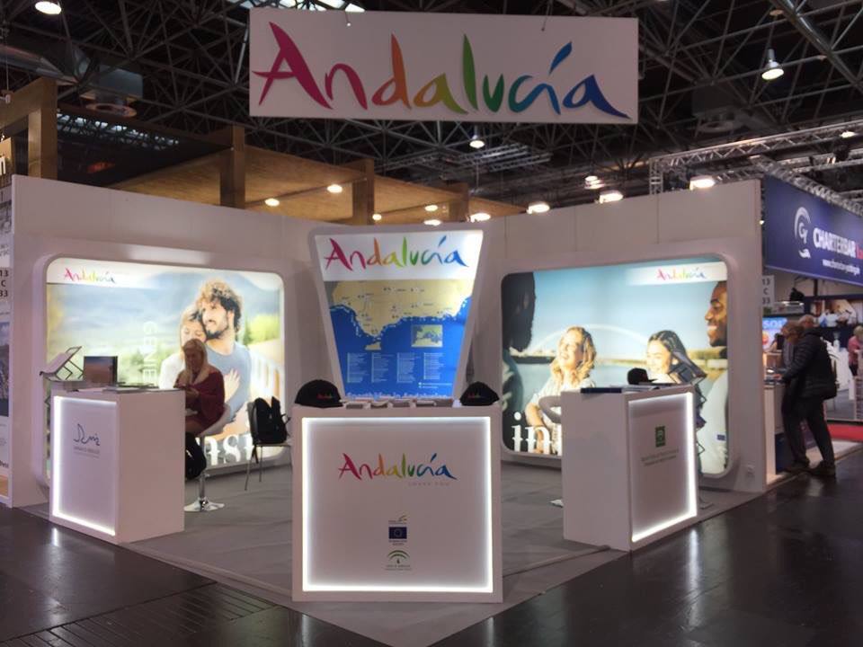 PuertosAND's tweet image. Seguimos promocionando los puertos andaluces de manera conjunta @TurismoDeporAND @MarinasdeAND y @FomentoAND a través de #PuertosAND. En esta ocasión en @nonstopboot considerada la feria náutica más importante del mundo con 240.000 visitantes en #boot2018 puertosdeandalucia.es/es/actividad/n…
