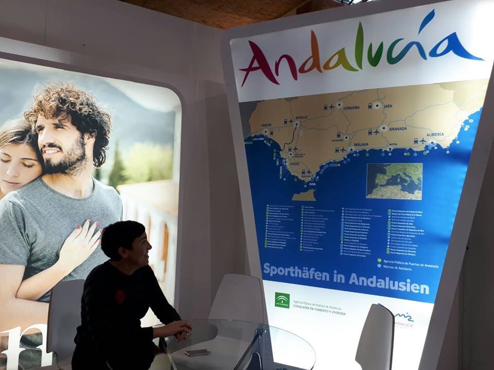 PuertosAND's tweet image. Seguimos promocionando los puertos andaluces de manera conjunta @TurismoDeporAND @MarinasdeAND y @FomentoAND a través de #PuertosAND. En esta ocasión en @nonstopboot considerada la feria náutica más importante del mundo con 240.000 visitantes en #boot2018 puertosdeandalucia.es/es/actividad/n…