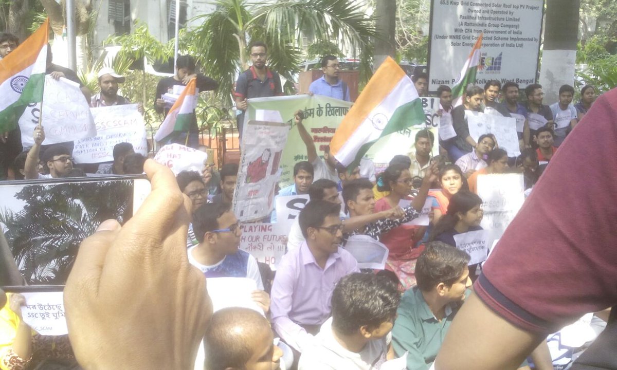 rishav_ranjan18's tweet photo. @AnupamConnects कोलकाता के निज़ाम पैलेस से भी #SSCScam के खिलाफ प्रदर्शन। #SSCExamScam @sscprotest https://t.co/bHM8GhYQ6Z
