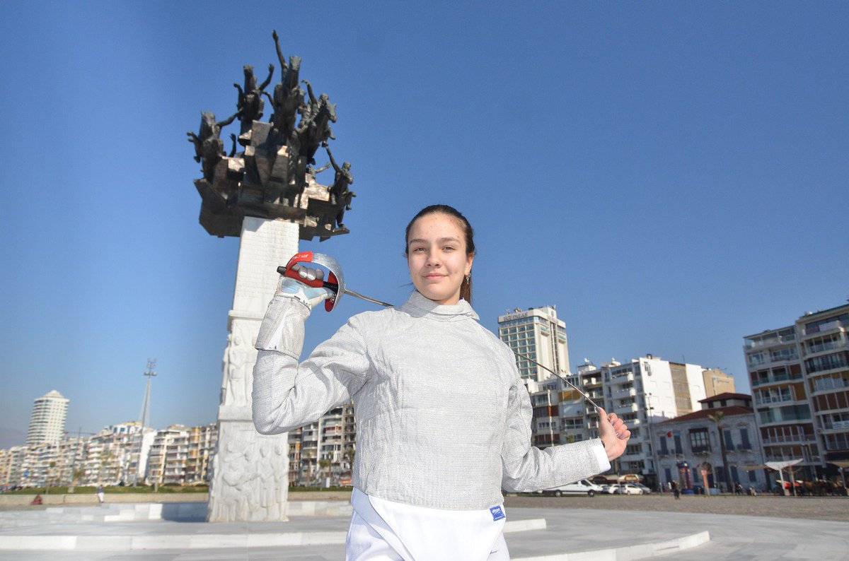 Avrupa şampiyonu olan kulüp sporcumuz Deniz Selin Ünlüdağ ile bir kez daha gurur duyduk.Teşekkürler ve tebrikler Selin..