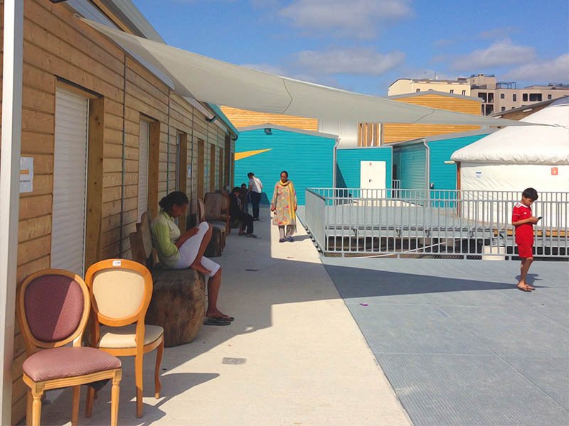 Excellent article de Clélia Gasquet-Blanchard à lire sur Géoconfluences 
"Le provisoire qui dure. Géographie comparée de deux centres humanitaires parisiens"          
geoconfluences.ens-lyon.fr/actualites/ecl…