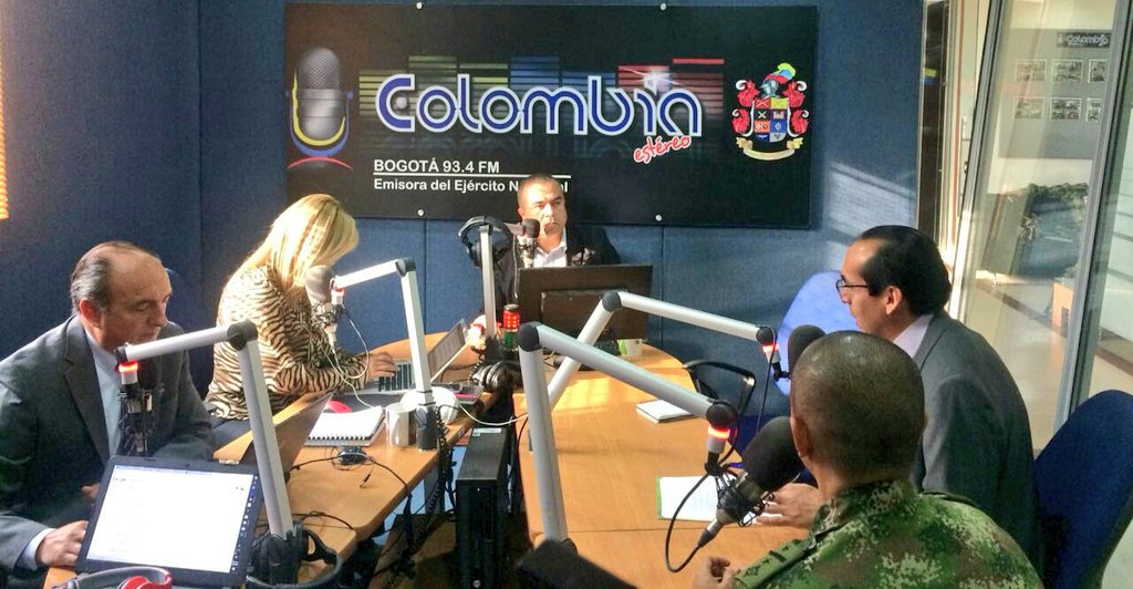 Ejercito_Davaa's tweet photo. [HOY] En el programa #PiensaVerde de nuestra Brigada Contra Minería Ilegal #BRCMI en @emisoraejercito, el viceministro de Políticas y Normalización Ambiental destacó el trabajo incansable de esta unidad élite del @COL_EJERCITO @Ejercito_Davaa https://t.co/I2xKkgvc9h