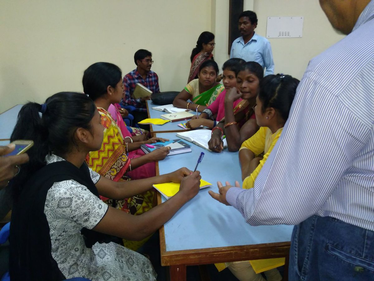 Baitarani_'s tweet image. @Baitarani_ giving training to parivesh sathi (youth) from @DishaFoundation @pecuc organisation for #baselinedata collection for Study and Documentation of #ForestFood and Effect on #Malnutrition. Suported by @BMZ_Bund and @terredeshommes.Teaching, discussion, feedback.