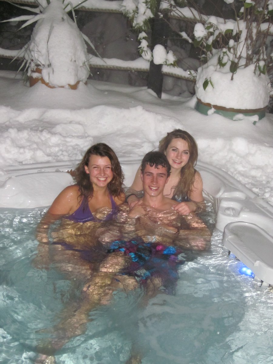 Hot tubs in the snow #Perfect #HotTub #Jacuzzi #Hydrotherapy <a href="/Jacuzzi_HotTub/">Jacuzzi Hot Tubs</a>