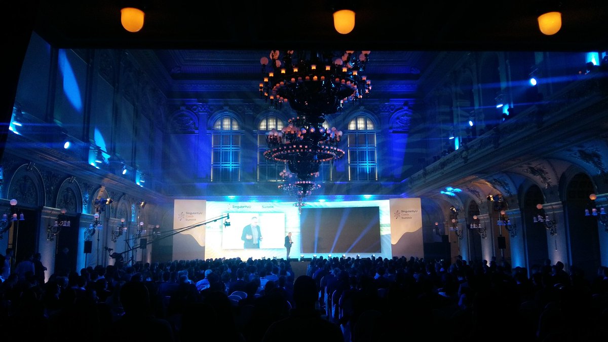 R_Spicar_SP_CR's tweet photo. Hamburger za 200 000,- Euro. Z laboratore Marka Posta. Diky @HanakovaEva za @singularityu summit Prague. Za vhled to budoucnosti sveta #singularityUCzechSummit https://t.co/EN8Lnsobnm