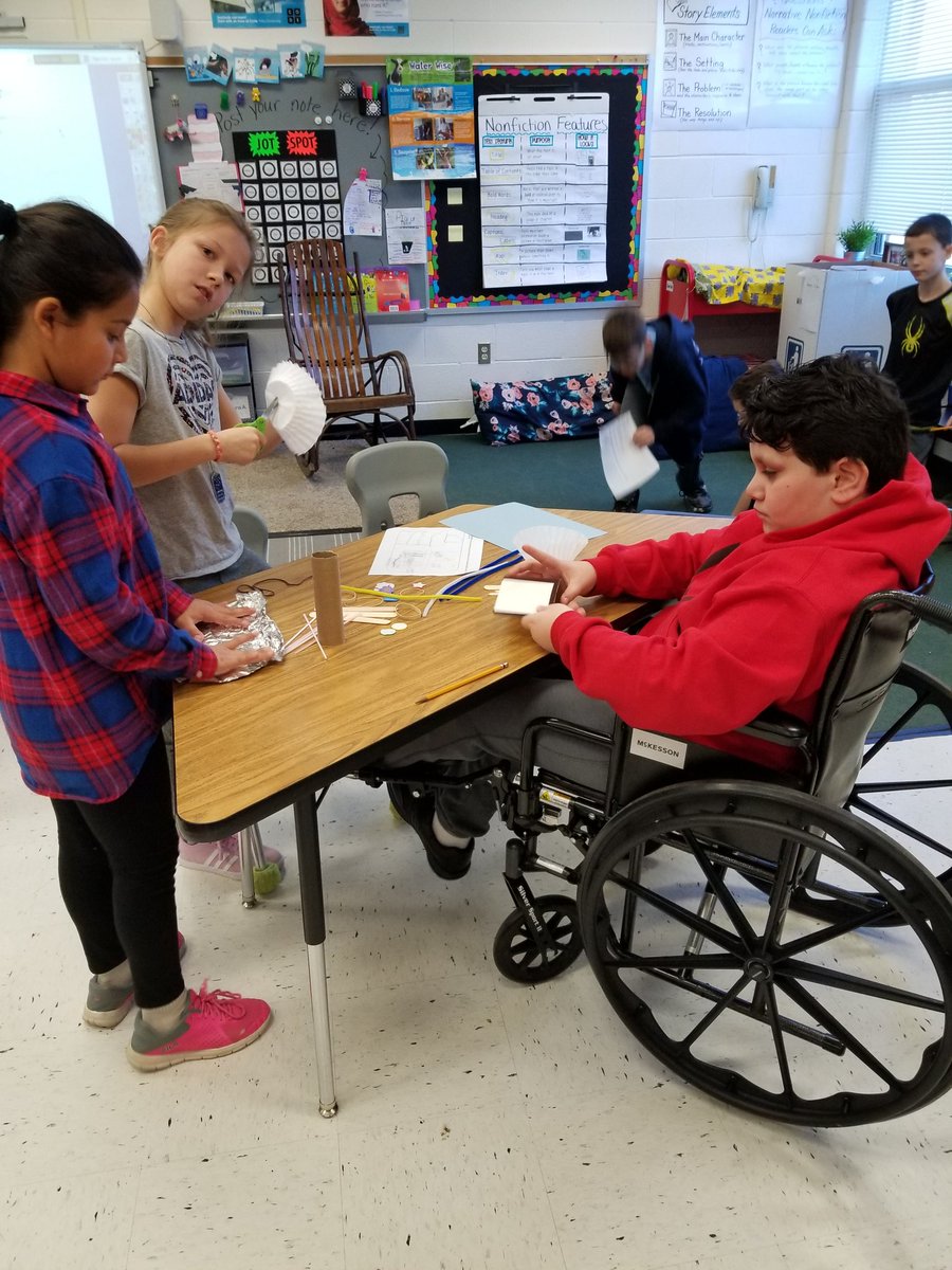 FeeserLCPS's tweet photo. @mrs_malley @PThiessen_LCPS  #SteamExpo2018 https://t.co/zU1N7saMdE