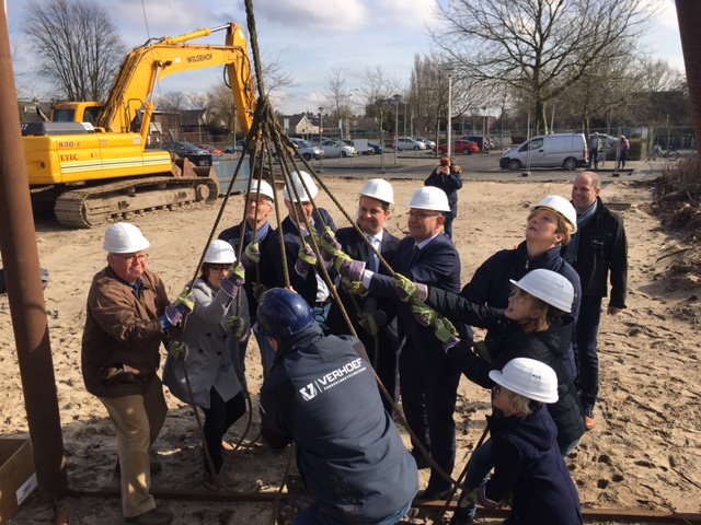 Start bouw 1e SC bad in Hendrik Ido Ambacht <a href="/michielvlies/">michiel v/d vlies</a> <a href="/VSGemeenten/">VSG</a> <a href="/Sportcommentaar/">Maarten v Bottenburg</a> <a href="/UUUSBO/">USBO</a> <a href="/nocnsf/">NOC*NSF</a> <a href="/Sportaccommodat/">Sportaccommodaties</a>