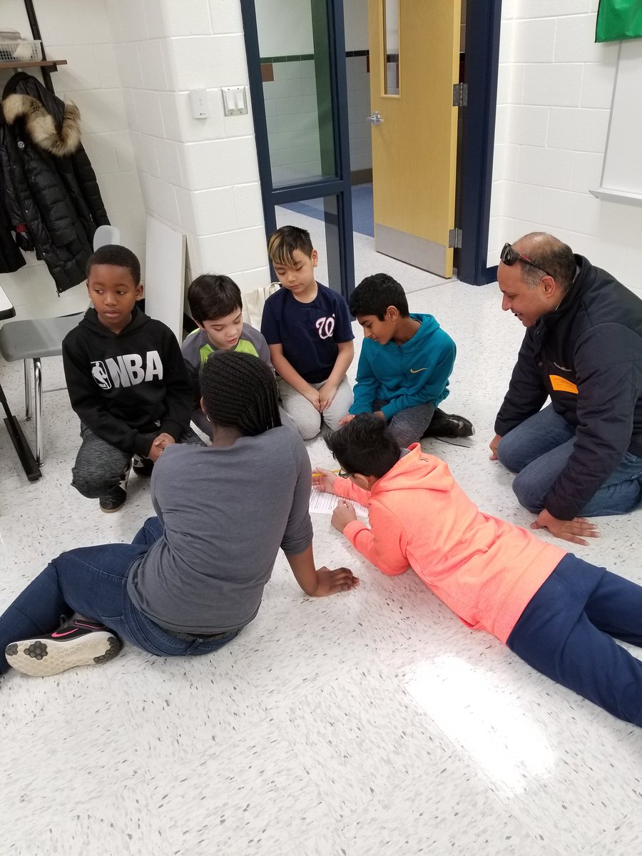 FeeserLCPS's tweet photo. @Mrs_Martinson @hitePNB @PThiessen_LCPS  #SteamExpo2018 https://t.co/IKhzIyzUfU