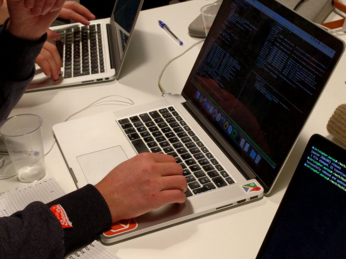 leboncointech's tweet image. Il y a quelques jours a eu lieu le concours de programmation #hashcode2018 💻 et nous étions un des sites hébergeurs. Au total, nous avons reçu 34 participants, répartis dans 11 équipes.