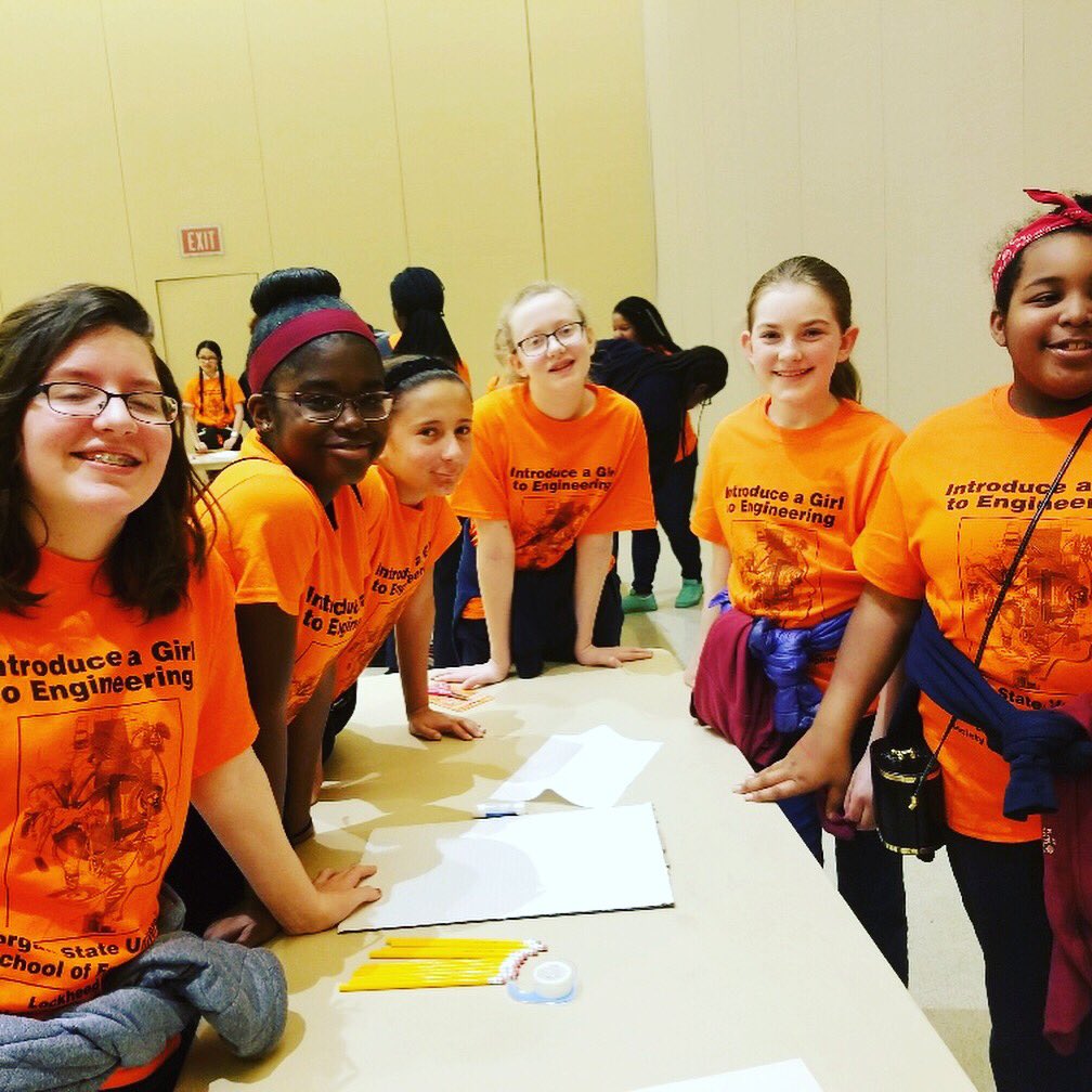 Picture funking tenns in school foto