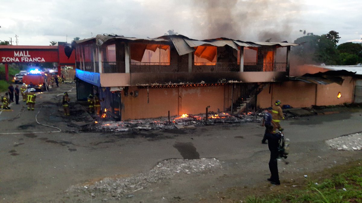 Esta madrugada se registró un incendio que consumió en su totalidad un Mini Super en Guabito, esto en el sector fronterizo de Bocas del Toro. La falta de agua en esta comunidad complicó la labor de los bomberos.  No hay heridos. Las causas se investigan <a href="/nexnoticias/">Nex Noticias</a>
