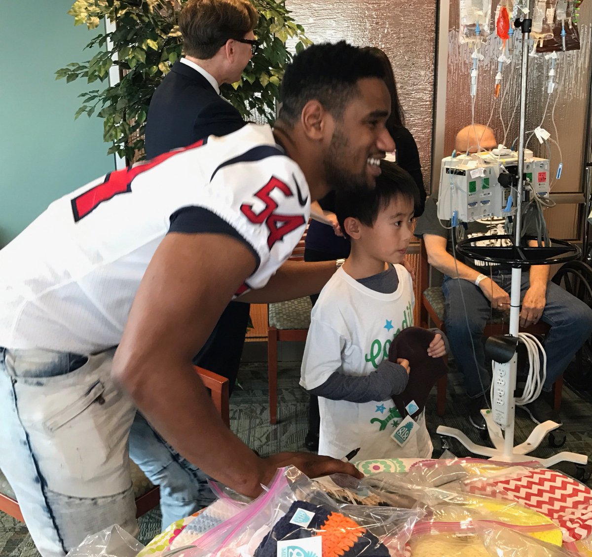 Project Elevate founder <a href="/MrPrimetime4/">LaTroy Lewis</a> visited patients at <a href="/MDAndersonNews/">MD Anderson News</a> with @818Ministries &amp; loved seeing so many smiles! #impact