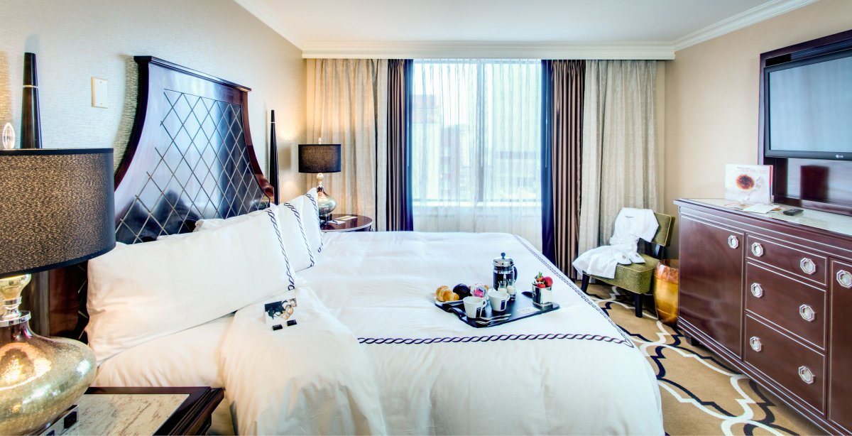 interconnola's tweet photo. Happy Monday! #InterConNOLA #VisitNewOrleans #LifeAtIHG #DimDev #LuxuryHotels #TrueHospitality https://t.co/5BBBOjEbU6