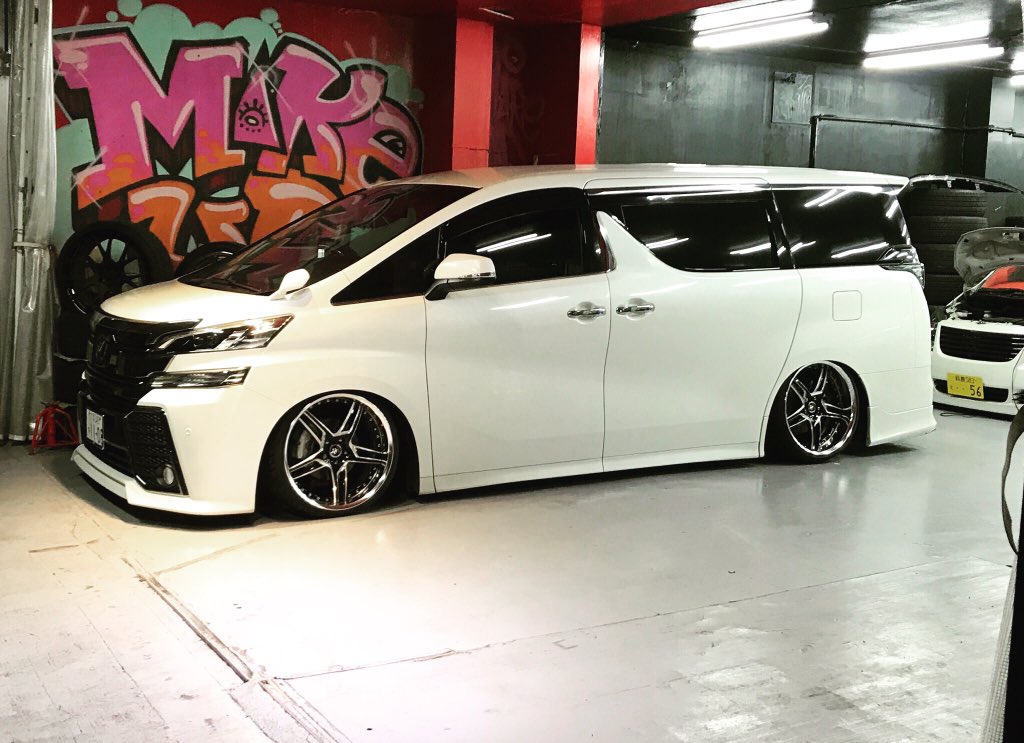 Shuma 30ヴェルファイア ヴェルファイア 車高短 車高調 生脚 いいねした人全員フォローする Rtした人全員フォローする 車好きな人と繋がりたい