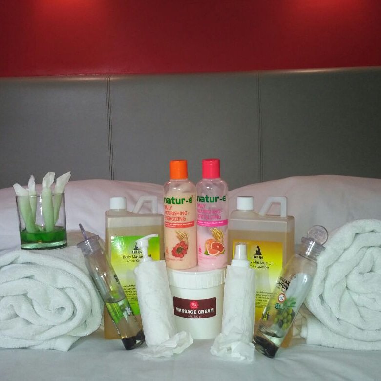 ujggrahmat69's tweet photo. test cuctome in jogja good or no extend 05_07 mrt 2018 to di BO Jogja #pijatjogja #massagejogja #openroom @MassageEnakYK @pijatenak20cm https://t.co/srDGxPL646