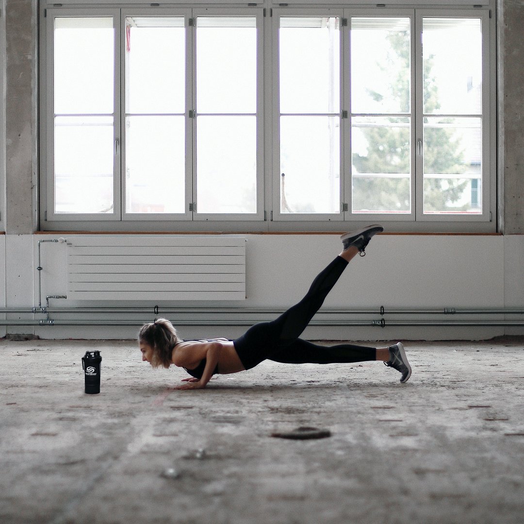 SmartShake's tweet image. The moment when you want to quit, is the moment when you need to keep pushing. 💫
📸@sweatandtravel 
#smartshake #neverquit #workout #stayfocused