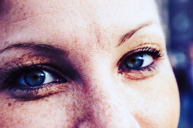 GabrieleConta's tweet photo. Non trovo le parole giuste... E così cerco il tuo sguardo, perché nei tuoi occhi c’è tutto. C’è il passato, segnato da vie misteriose e necessarie per arrivare fino a qui. C’è il futuro, annunciato da quella luce e quella forza che ti accompagnano e ti a… https://t.co/nOI0cAoDqx https://t.co/o3AuiY8mDa