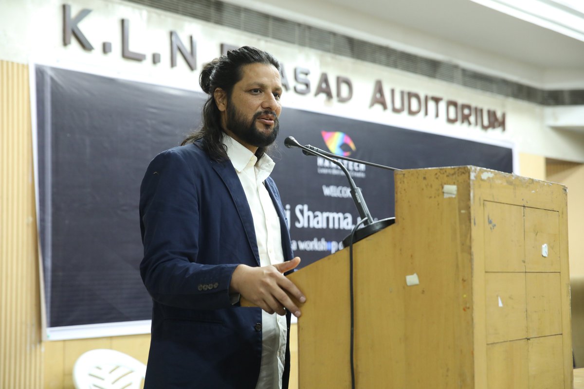 Hamstech's tweet photo. A seminar by #Designer #AnujSharma on his innovative method -#ButtonMasala was conducted on February 28 at #Hamstech.

https://t.co/uTM2YL13EP https://t.co/iyPpSh5xnV