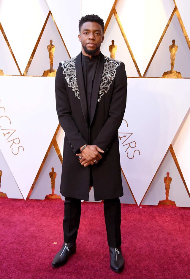 hjasmine45's tweet photo. YESSSS!!! You all were stunning last night 😍 I can’t get over the amount of style you guys have. #stylishfamily #blackpanthercast #servinguplooks @Lupita_Nyongo @chadwickboseman @DanaiGurira https://t.co/UDu4el1WSh
