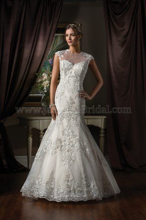 TorontoDresses's tweet photo. Why are wedding gowns expensive? - https://t.co/fxdRl30Fhy https://t.co/NabW8BDy8C