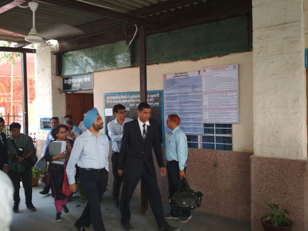 DespLnk's tweet photo. Inspection of crew lobby by @GMNWRailway at Bandikui Junction #JaipurDivision @NWRailways https://t.co/5zlEbf05kF