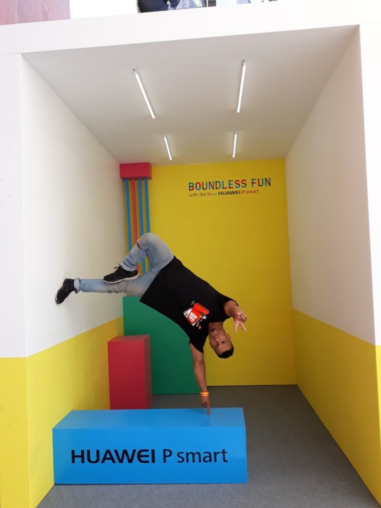 ShortyBlitz1's tweet photo. Boundless fun #huaweikday #Bboy #onpoint #fingerbreaking #holdyourOwn https://t.co/eEcueBRoKB