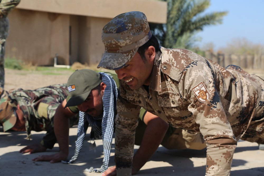 CoalitionIraq's tweet photo. Italian coalition members from @Esercito assist in conducting an initial physical fitness test while training the Iraqi security forces Desert Battalion in Iraq. Our mission focuses on training to improve the security capabilities within the nation. @SM_Difesa https://t.co/9wWXpv40Ze