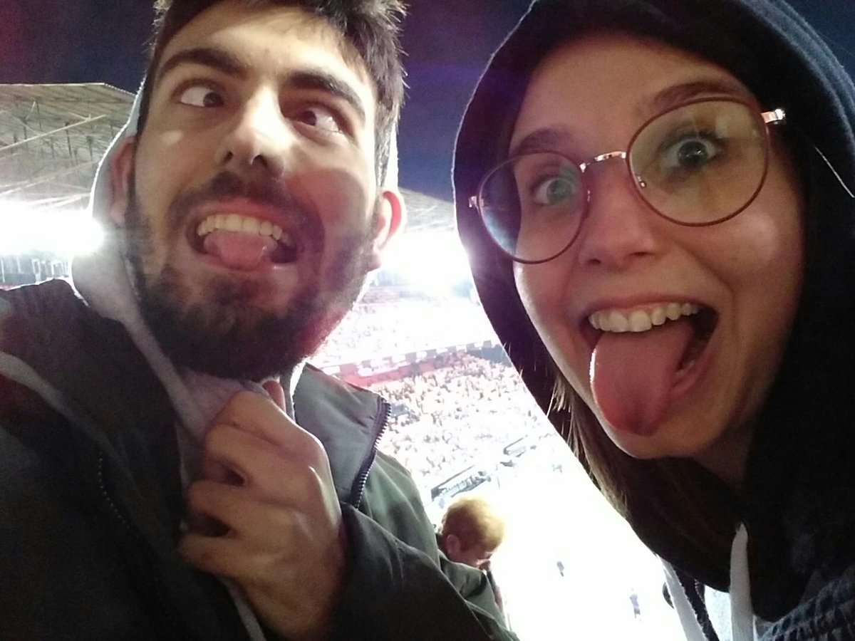 (3/5)

<a href="/BorjaZH_77/">ZH</a> , por aplicar a la perfección eso de hacerse un selfie divertido 😁

#BLUselfieMestalla