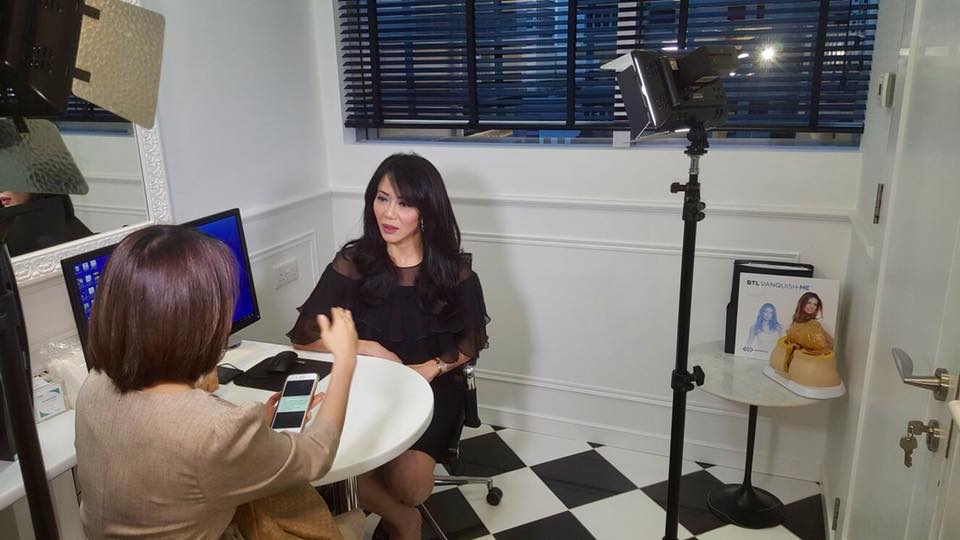 cutislaser's tweet photo. Dr. Sylvia doing an interview with #Allergan for the Juvederm Volite launch. #JuvedermVolite #DermalFillers #DrSylviaRamirez #CutisLaserClinics https://t.co/nhzXZRw8Af