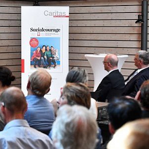 Im Juni vergeben wir den „Münchner #Sozialcourage #Medienpeis“. Ausgezeichnet werden journalistische Beiträge, die zum Verständnis für Menschen am Rande der Gesellschaft beitragen. Einsendeschluss: 14. März 2018. Jetzt #bewerben! bit.ly/2I1bdvs #Caritas <a href="/ifpmuenchen/">Journalistenschule ifp</a>